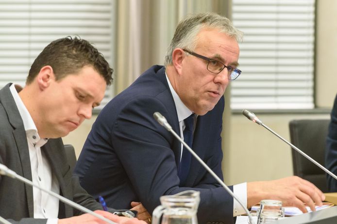 Wethouder Harry Scholten van financiën wil het liefst een sluitende meerjarenbegroting aanbieden aan het provinciale toezicht.
