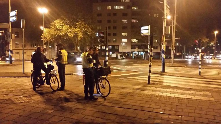 Politie Beboet 49 Fietsers Zonder Licht Op Overtoom Het Parool