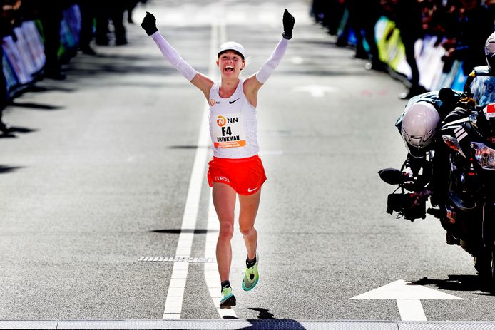 Nienke Brinkman tijdens de marathon van Rotterdam vorige maand.