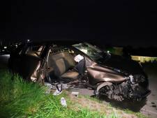 Bestuurder (23) die crashte op Tielse dijk had drank en drugs op, passagier raakte gewond
