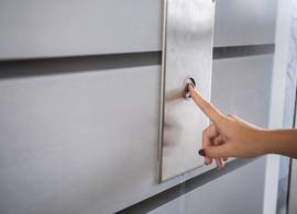 De dag nadat... ik uren vastzat in de lift