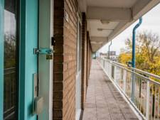 Vrouw ligt wekenlang dood in flat Alphen: vliegenoverlast bij buren