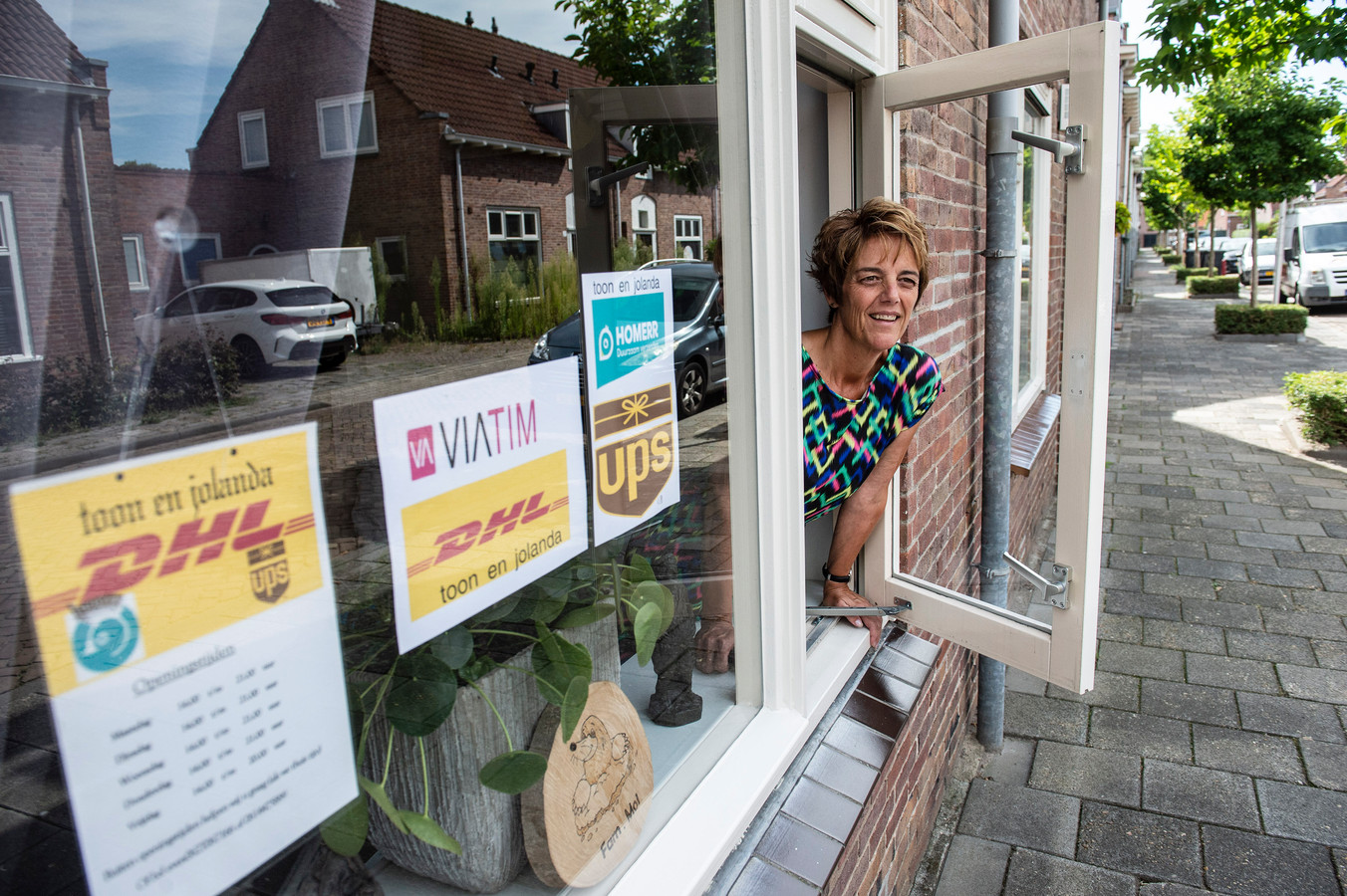 Zo’n vijftig keer per middag gaat de deurbel bij Toon en Jolanda Mol in ...