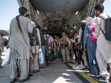 Zij werken dag en nacht aan evacuatie in Afghanistan: ‘Zoveel mogelijk mensen zo snel mogelijk wegkrijgen’