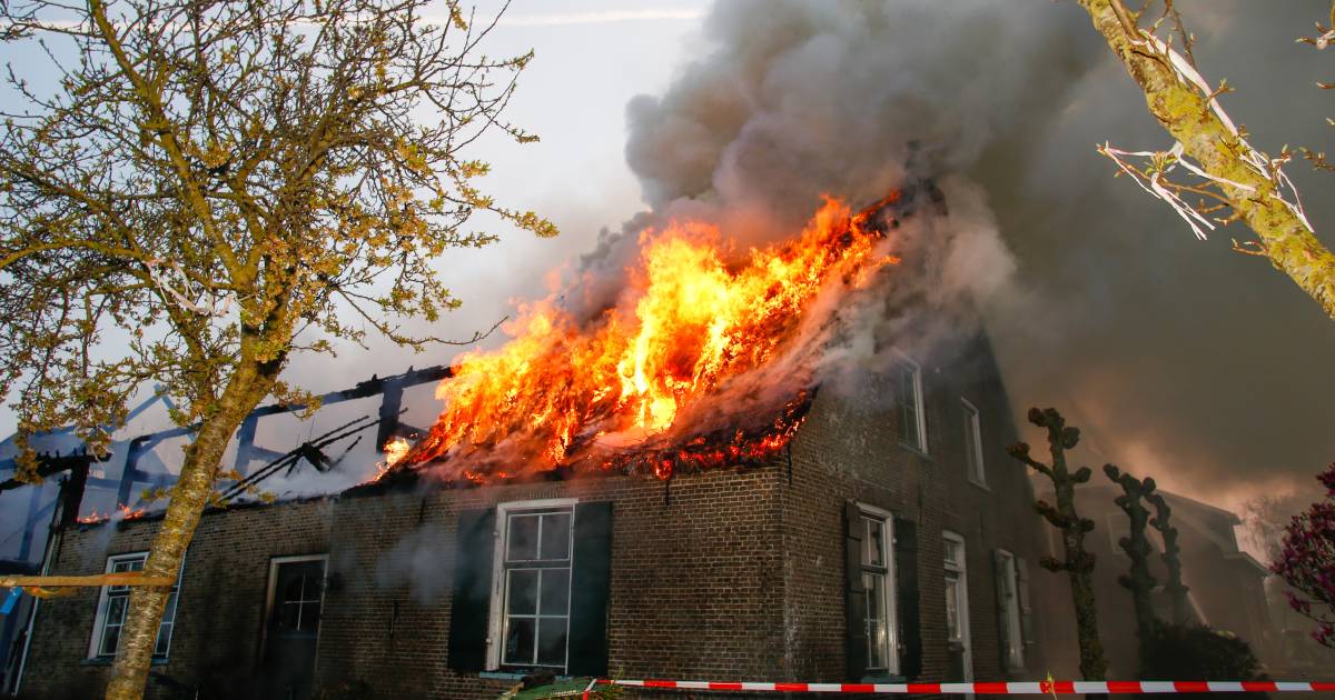 Woonboerderij in Brandwijk volledig verloren gegaan bij grote brand
