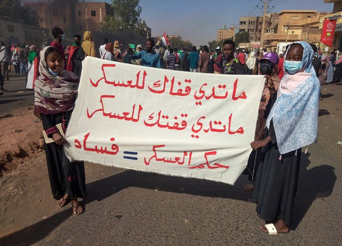 Betogers protesteerden vandaag tegen de staatsgreep van 25 oktober in Omdourman. Eén betoger kwam om bij het protest.
