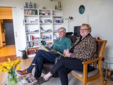 Harry en Truus na 53 jaar huwelijk samen in verpleeghuis in Almelo: ‘Wie goat niet meer oet mekaar’ 