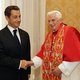 Sarko hartelijk ontvangen door Benedictus XVI