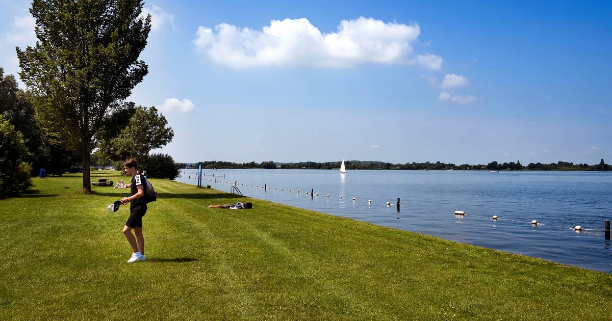 Stichtse Vecht roept vanwege zomerdrukte bezoekers De Strook op om met de fiets te komen