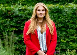Prinses Amalia werkte als 9-jarig meisje mee aan dít iconische jurkje