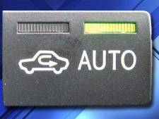 Wat is het juiste gebruik van deze vreemde knop in je auto?
