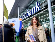 Carice van Houten maakt bij Rabo-vergadering debuut als klimaatactivist: ‘De aarde wordt steeds zieker’