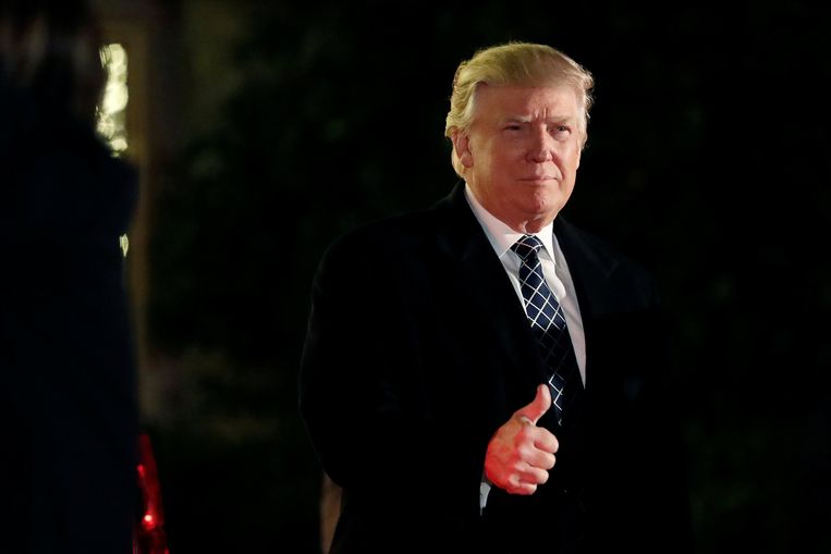 Donald Trump komt aan bij het huis van Robert Mercer, op 3 december. Beeld REUTERS