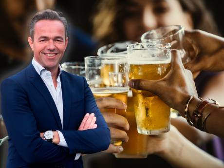 Alsof het WK was gewonnen vierde het bierteam het kampioenschap in de kelderklasse