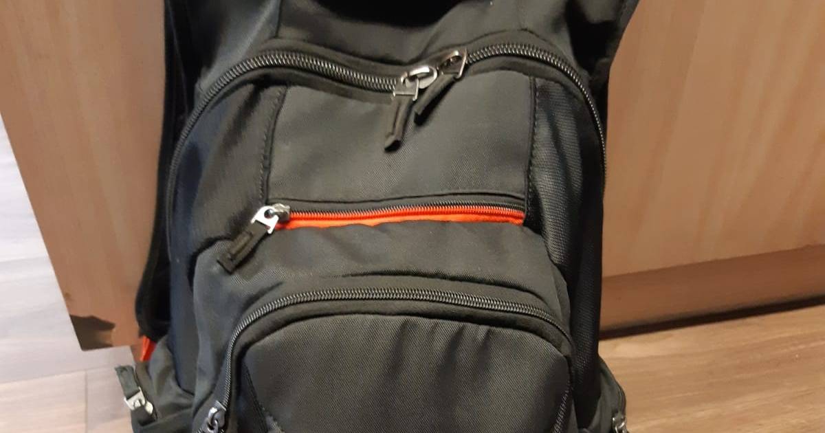 Politie in Woerden zoekt eigenaar van rugtas met waardevolle spullen.