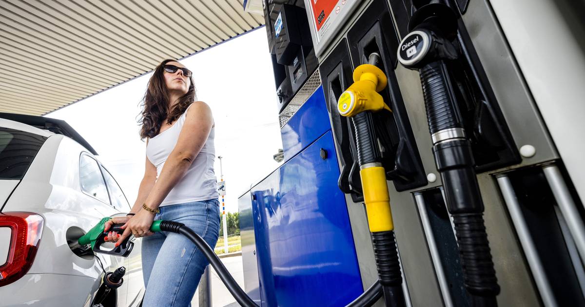 Benzine En Diesel Worden Duurder In België: Dit Is Het Verschil Nog Met  Onze Prijzen | Buitenland | Gelderlander.Nl