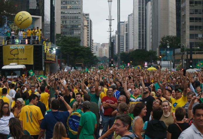 Een protest tegen de vrijlating van de van corruptie verdachte Lula.