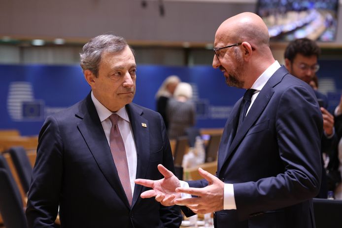 Mario Draghi en Charles Michel.