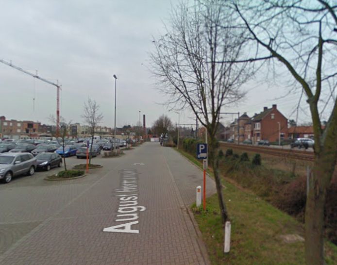 De parkeerstrook aan het August Hermansplein in Nijlen.