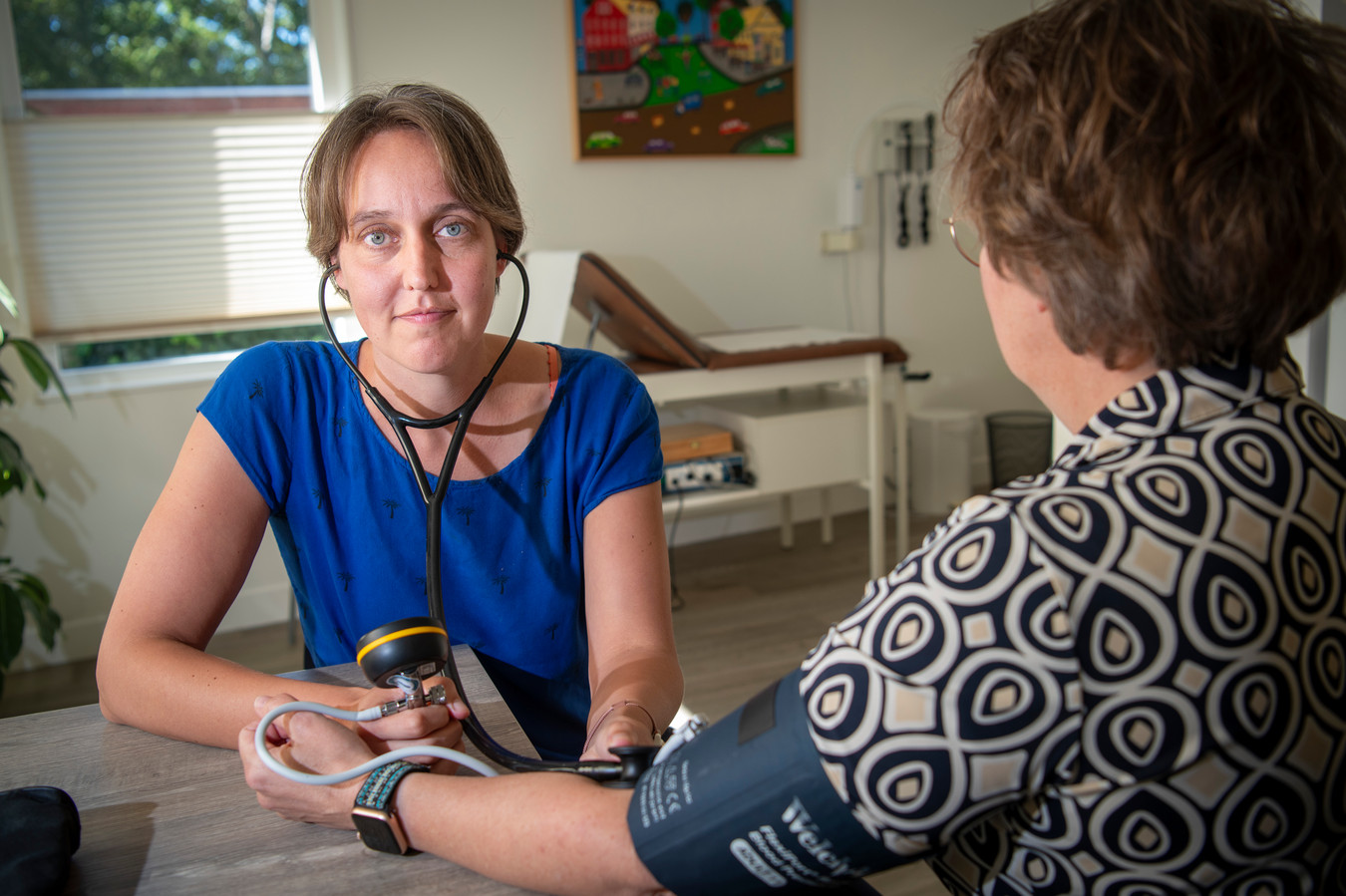 Huisarts Alianne uit Apeldoorn werft nieuwe collega’s ‘Vaak