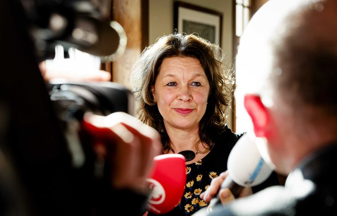 Senator Jopie Nooren (PvdA) in de Eerste Kamer voorafgaand aan de voortzetting van het debat over een nieuw donorsysteem.