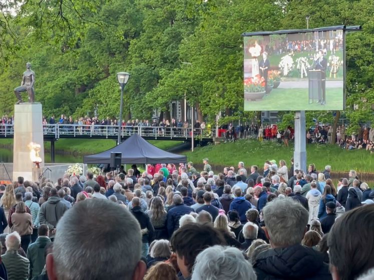 Veel mensen aanwezig bij de herdenking in Zwolle