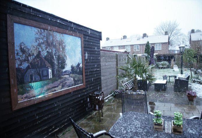 Maart roert nog even zijn staart. Donderdagochtendbegon het in Renkum te sneeuwen en de witte pareltjes blijven neerdalen. Ook het natuurgebied Renkums Beekdal wordt bedolven onder een wit laken. De sneeuw blijft dus liggen.
