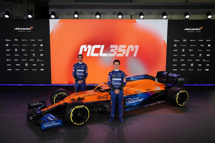 Norris en Ricciardo presenteren nieuwe bolide McLaren ...