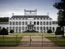 Dit zeggen royaltydeskundigen over Paleis Soestdijk: ‘Het is ouwe troep maar slopen? Nee, nee, nee!’