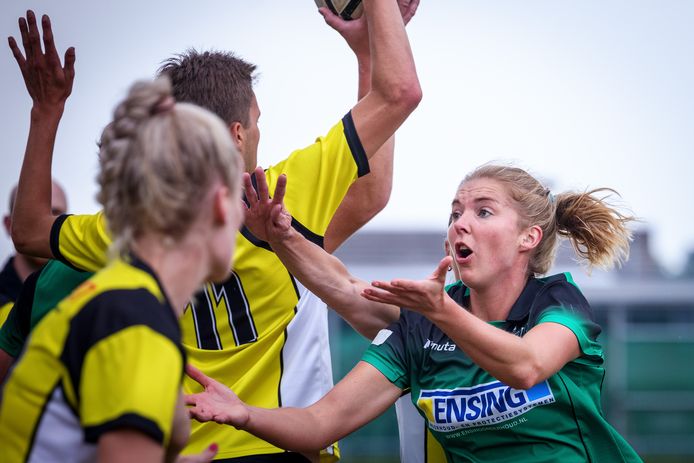 KIOS en Juventa strijden om de eerste plaats in de eerste klasse B, maar sprongen zaterdag allebei in de fout.