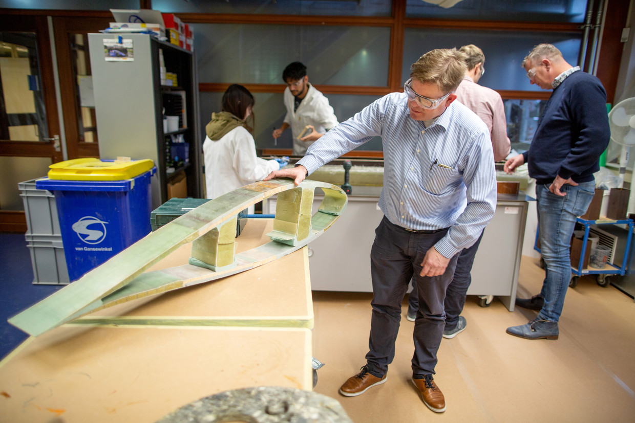 Op Hogeschool Windesheim wordt onderzoek gedaan naar de mogelijkheden om afgedankte windmolens te hergebruiken.  Beeld Herman Engbers