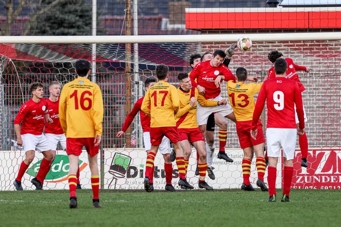 Onrust voor het doel van Wernhout.