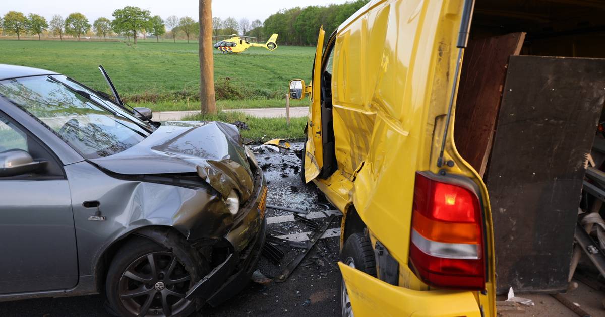 Drie ernstig gewonden bij ongeval: weg dicht en traumahelikopter opgeroepen.