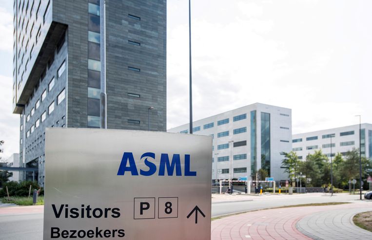 Het hoofdkantoor van chipfabrikant ASML in Veldhoven.  Beeld REUTERS