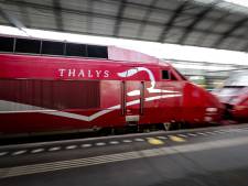 Un Thalys à l'arrêt en France, 300 voyageurs contraints d'attendre le suivant: les portes sont ouvertes et les voyageurs ont de l’eau