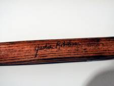 Honkbalknuppel van Jackie Robinson geveild voor 1 miljoen dollar