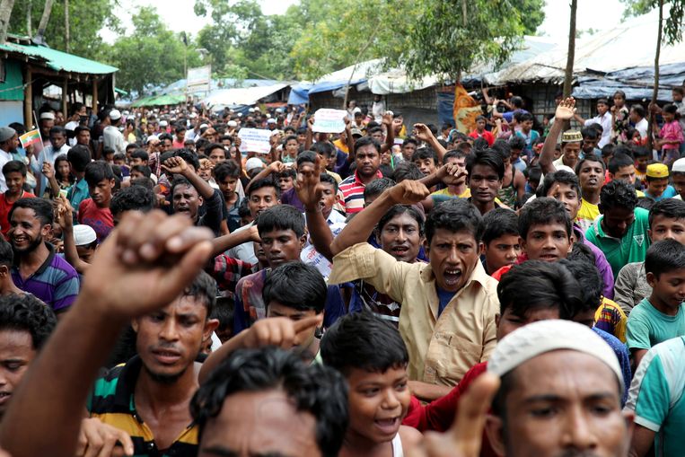 Rohingya-vluchtelingen betogen in het Kutupalong-vluchtelingenkamp. Beeld REUTERS