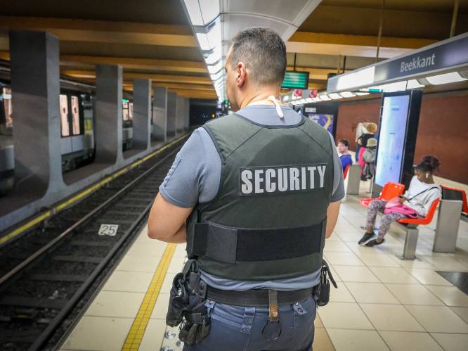 Veiligheidsagent Mohamed (48) helpt eerste ‘metrobaby’ mee ter wereld brengen: “Ze was zó ontzettend dapper, daar op de grond van dat perron”