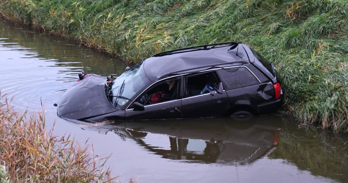 Auto Belandt In Sloot Langs Postweg Yerseke Bevelanden Pzc Nl