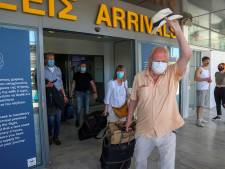 Nederlandse vakantiegangers negeren coronaregels in vliegtuig naar Kreta, aangehouden op luchthaven