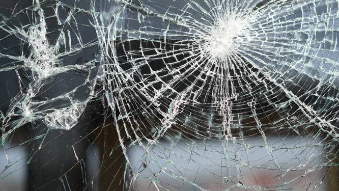 Glas uit deur van supermarkt geslagen bij inbraak in Liempde, niemand aangehouden