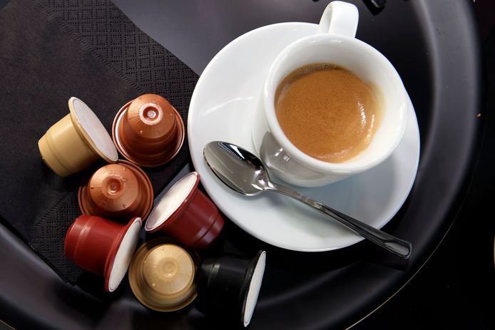 Une capsule de café? Direction le sac bleu.