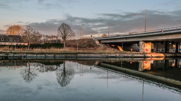 De huidige brug van de ring rond Kortrijk over de Leie moet weg, vinden ze bij Groen.