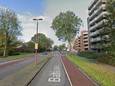 De Batauweg in Nieuwegein. Vanaf september 2023 komt hier een verzinkbare paal, zodat het verkeer niet meer door kan rijden.