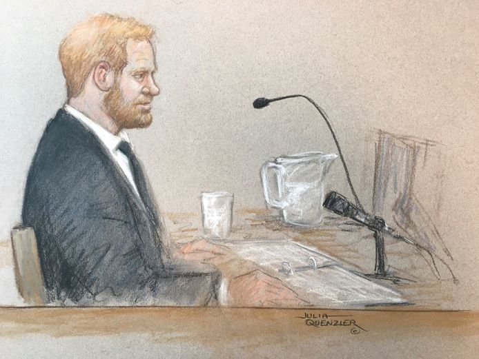 Prins Harry maakte op dinsdag "een ontspannen indruk" in de rechtbank.