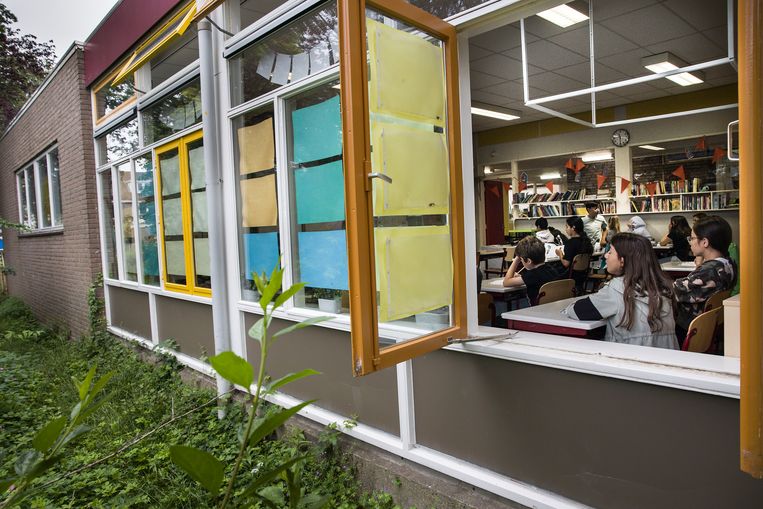 Basisschool Samen Onderweg in Utrecht had voor de zomervakantie de ramen wijd open. Beeld Arie Kievit