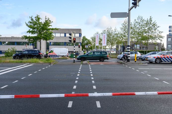 Het ongeluk gebeurde op de kruising van de Tilburgseweg met de Takkebijsters in Breda.