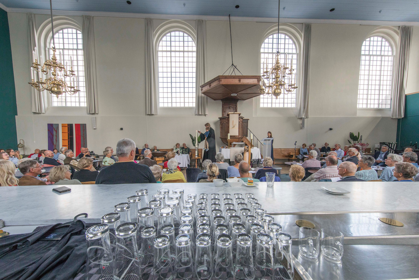 En Groet Formules Aan Het Begin Van Een Kerkdienst In de Nicolaaskerk zit nu ook een bar, want het gebouw wordt voor veel