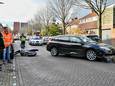 Een auto en crossmotor botsten zaterdagmiddag op elkaar in Tilburg.