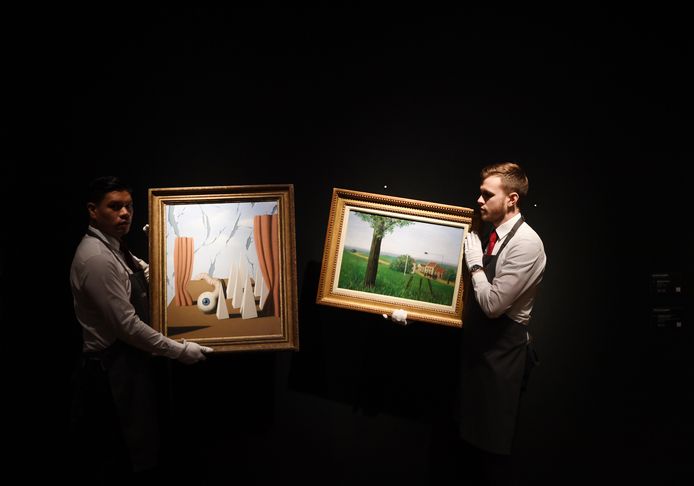 ‘Le monde poetique II' (links) en 'La belle captive' (rechs) van René Magritte.